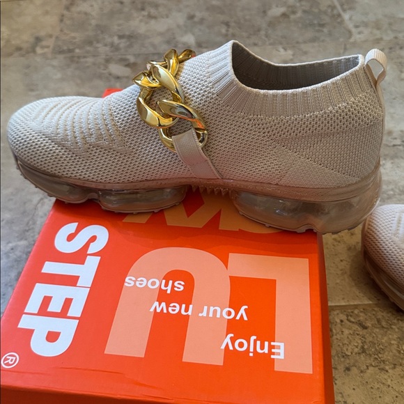 Mesh Sneakers - Picture 3 of 4